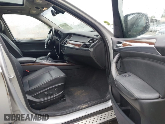 2008 BMW X5 3.0si z VIN 5UXFE43518L036315, wystawiony jako IAAI lot #42424578 z przebiegiem 130 744 mil mil oraz . Historia ofert i sprzedaży dostępna na DreamBid. Obrazek 5.