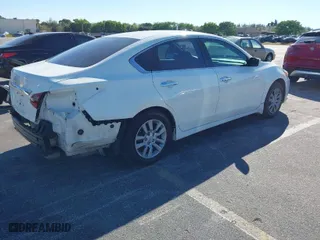 2018 Nissan Altima 2.5 SR with VIN 1N4AL3AP5JC140219, listed as a IAAI auction lot 41693558 with 132,919 mi miles. Bid and sale history available at carsss.com. Image 4.