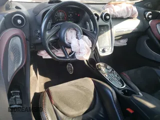 2021 McLaren GT z VIN SBM22GCA8MW001374, wystawiony jako Copart lot #82147064 z przebiegiem 32 562 mil mil oraz Nie do naprawy. Historia ofert i sprzedaży dostępna na DreamBid. Obrazek 8.