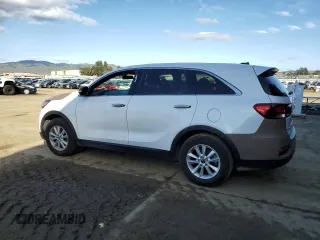 2019 Kia Sorento LX with VIN 5XYPG4A33KG553572, listed as a Copart auction lot 45207085 with 51,857 mi miles and Salvage Title. Bid and sale history available at carsss.com. Image 2.