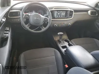 2019 Kia Sorento L z VIN 5XYPG4A32KG479030, wystawiony jako Copart lot #50903745 z przebiegiem 154 418 mil mil oraz Szkoda całkowita • Salvage title. Historia ofert i sprzedaży dostępna na DreamBid. Obrazek 8.