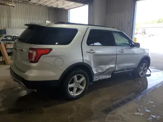 2017 Ford Explorer XLT with VIN 1FM5K8DHXHGC02258, listed as a Copart auction lot 55063895 with 111,488 mi miles and Salvage title. Bid and sale history available at DreamBid. Image 3.
