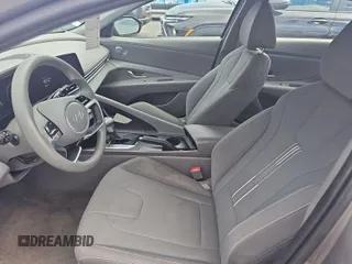 2024 Hyundai Elantra SEL z VIN KMHLM4DG8RU636246, wystawiony jako IAAI lot #42808858 z przebiegiem 37 872 mil mil oraz . Historia ofert i sprzedaży dostępna na DreamBid. Obrazek 12.
