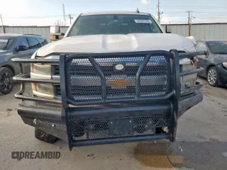 2015 Chevrolet Silverado 3500HD LTZ z VIN 1GC4K0C82FF563117, wystawiony jako Copart lot #54209155 z przebiegiem 335 070 mil mil oraz Szkody całkowita. Historia ofert i sprzedaży dostępna na DreamBid. Obrazek 5.