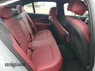 2024 BMW i5 eDrive40 z VIN WBY33FK03RCR20106, wystawiony jako Copart lot #68388554 z przebiegiem Nie podano mil oraz Szkody całkowita. Historia ofert i sprzedaży dostępna na DreamBid. Obrazek 10.