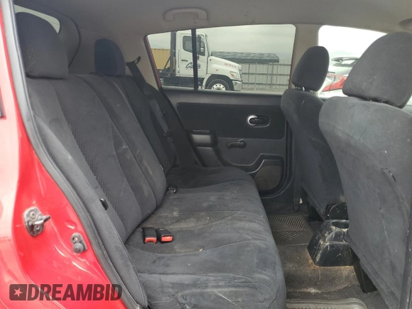 2011 Nissan Versa S z VIN 3N1BC1CP3BL418656, wystawiony jako Copart lot #53477285 z przebiegiem 185 518 mil mil oraz Szkoda całkowita • Salvage title. Historia ofert i sprzedaży dostępna na DreamBid. Obrazek 10.