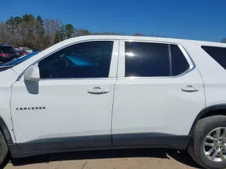 2019 Chevrolet Traverse LS with VIN 1GNERFKWXKJ286587, listed as a IAAI auction lot 41845285 with 283,381 mi miles. Bid and sale history available at carsss.com. Image 14.