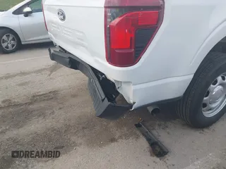 2024 Ford F-150 XL z VIN 1FTMF1KP3RKF57535, wystawiony jako IAAI lot #42477026 z przebiegiem 1 781 mil mil oraz . Historia ofert i sprzedaży dostępna na DreamBid. Obrazek 18.
