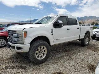 2017 Ford F-250 Lariat with VIN 1FT7W2BT6HED83358, listed as a Copart auction lot 60636715 with 140,578 mi miles and Salvage title. Bid and sale history available at DreamBid. Image 1.
