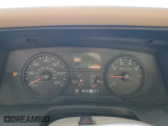 2007 Ford Crown Victoria LX с VIN 2FAFP74W27X102818, выставлен на аукционе Copart как лот 77172874 с пробегом 139 403 миль миль и Списание • Salvage title. История ставок и продаж доступна на DreamBid. Изображение 9.