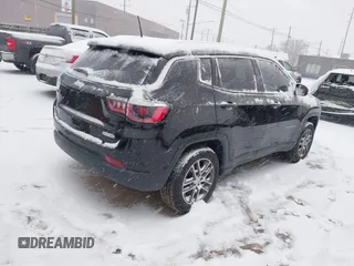 2020 Jeep Compass Latitude with VIN 3C4NJDBB8LT231115, listed as a IAAI auction lot 41254345 with 95,721 mi miles. Bid and sale history available at carsss.com. Image 4.