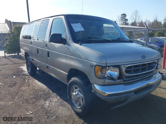 2001 Ford Econoline Wagon XL with VIN 1FBSS31LX1HA40140, listed as a IAAI auction lot 41757059 with NaN miles. Bid and sale history available at carsss.com. Image 1.
