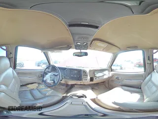 1998 GMC Suburban z VIN 3GKFK16R1WG503206, wystawiony jako Copart lot #69802344 z przebiegiem 231 148 mil mil oraz Szkody całkowita. Historia ofert i sprzedaży dostępna na DreamBid. Obrazek 13.