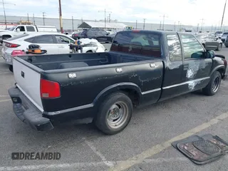 2000 Chevrolet S-10 LS with VIN 1GCCS19W2Y8170281, listed as a IAAI auction lot 41687414 with 186,332 mi miles. Bid and sale history available at carsss.com. Image 4.