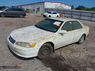 2000 Toyota Camry CE with VIN JT2BG22K3Y0471420, listed as a IAAI auction lot 42042973 with 1 mi miles. Bid and sale history available at carsss.com. Image 2.