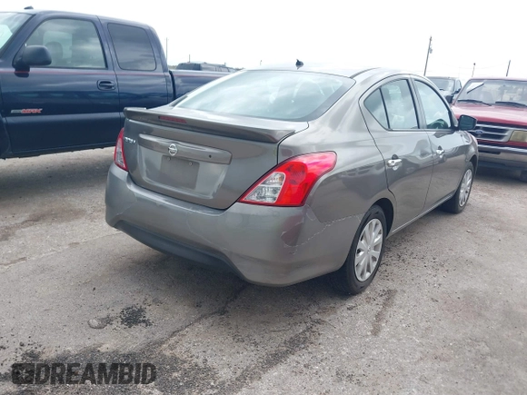 2016 Nissan Versa S Plus z VIN 3N1CN7AP7GL890158, wystawiony jako IAAI lot #42490338 z przebiegiem 180 520 mil mil oraz . Historia ofert i sprzedaży dostępna na DreamBid. Obrazek 4.