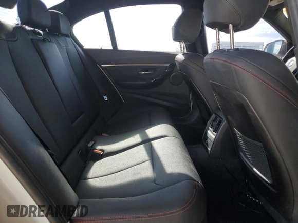 2018 BMW 3 Series 330i z VIN WBA8B9G51JNU98178, wystawiony jako Copart lot #52147575 z przebiegiem 66 695 mil mil oraz Szkoda całkowita • Salvage title. Historia ofert i sprzedaży dostępna na DreamBid. Obrazek 10.