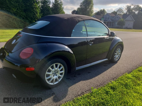 2005 Volkswagen Beetle GLS with VIN 3VWCM31Y35M368133, listed as a Copart auction lot 64895155 with 70,954 mi miles and Clean title. Bid and sale history available at DreamBid. Image 4.