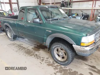 2000 Ford Ranger XL with VIN 1FTZR15V6YPA56759, listed as a IAAI auction lot 41662204 with 205,390 mi miles. Bid and sale history available at carsss.com. Image 1.