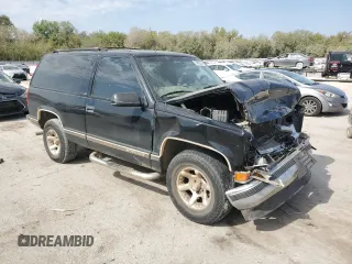 1999 Chevrolet Tahoe z VIN 3GNEC18R3XG165012, wystawiony jako Copart lot #75803204 z przebiegiem 227 608 mil mil oraz Szkoda całkowita • Salvage title. Historia ofert i sprzedaży dostępna na DreamBid. Obrazek 4.