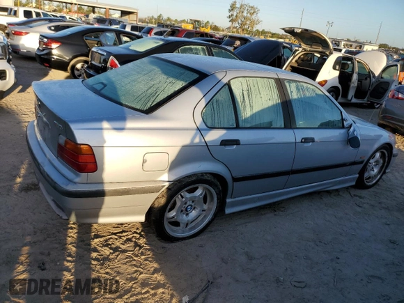 1998 BMW M3 z VIN WBSCD9324WEE07376, wystawiony jako Copart lot #75769934 z przebiegiem Nie podano mil oraz Nie do naprawy. Historia ofert i sprzedaży dostępna na DreamBid. Obrazek 4.