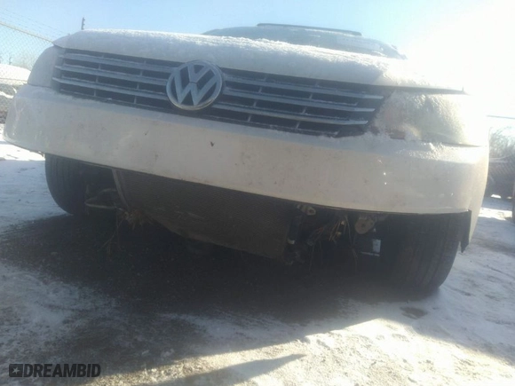 2013 Volkswagen Passat TDI SE w/Sunroof with VIN 1VWBN7A38DC123364, listed as a IAAI auction lot 41408586 with 125,357 mi miles. Bid and sale history available at carsss.com. Image 6.