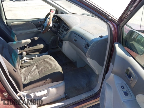 1999 Toyota Sienna LE with VIN 4T3ZF13C1XU112717, listed as a IAAI auction lot 41725827 with 272,639 mi miles. Bid and sale history available at carsss.com. Image 5.