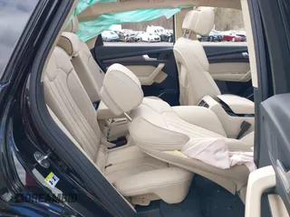 2024 Audi Q5 S line Premium z VIN WA1GAAFY8R2043043, wystawiony jako IAAI lot #42054728 z przebiegiem 10 929 mil mil oraz . Historia ofert i sprzedaży dostępna na DreamBid. Obrazek 8.