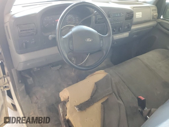 2005 Ford F-250 XL z VIN 1FTNF20545EB79620, wystawiony jako Copart lot #84940344 z przebiegiem 209 677 mil mil oraz Szkoda całkowita • Salvage title. Historia ofert i sprzedaży dostępna na DreamBid. Obrazek 8.