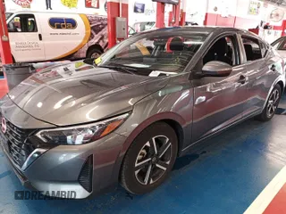 2024 Nissan Sentra SV z VIN 3N1AB8CV2RY294592, wystawiony jako IAAI lot #42796159 z przebiegiem 25 875 mil mil oraz . Historia ofert i sprzedaży dostępna na DreamBid. Obrazek 4.