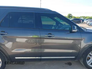 2017 Ford Explorer XLT z VIN 1FM5K7D8XHGC54063, wystawiony jako IAAI lot #42076830 z przebiegiem 115 686 mil mil oraz . Historia ofert i sprzedaży dostępna na DreamBid. Obrazek 13.