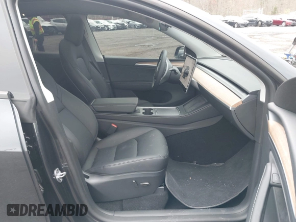 2024 Tesla Model Y Long Range z VIN 7SAYGDEE1RA323921, wystawiony jako IAAI lot #42027195 z przebiegiem 13 774 mil mil oraz . Historia ofert i sprzedaży dostępna na DreamBid. Obrazek 5.