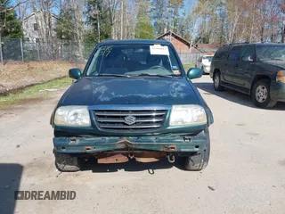 2002 Suzuki XL-7 Standard with VIN JS3TX92V124124409, listed as a IAAI auction lot 42166017 with 194,418 mi miles. Bid and sale history available at carsss.com. Image 13.