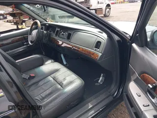 2005 Mercury Grand Marquis LS Premium z VIN 2MEFM75W65X671622, wystawiony jako IAAI lot #41958287 z przebiegiem 154 662 mil mil oraz . Historia ofert i sprzedaży dostępna na DreamBid. Obrazek 5.