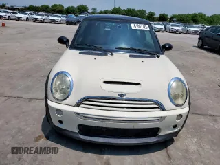 2005 MINI Hardtop S z VIN WMWRE33515TG96892, wystawiony jako Copart lot #61067725 z przebiegiem 130 542 mil mil oraz Czysty tytuł • Clean title. Historia ofert i sprzedaży dostępna na DreamBid. Obrazek 5.