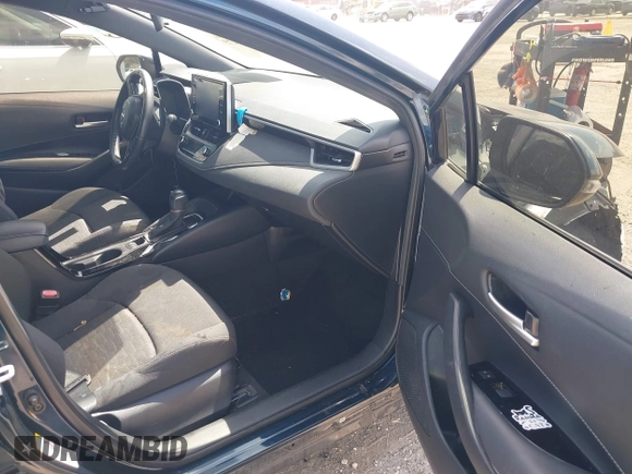 2019 Toyota Corolla Hatchback SE with VIN JTNK4RBE3K3061589, listed as a IAAI auction lot 42123273 with 90,491 mi miles. Bid and sale history available at carsss.com. Image 5.