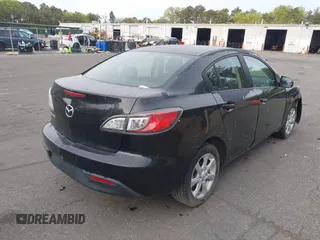 2011 Mazda 3 i Touring z VIN JM1BL1VF7B1437719, wystawiony jako IAAI lot #39395465 z przebiegiem 89 099 mil mil oraz . Historia ofert i sprzedaży dostępna na DreamBid. Obrazek 4.