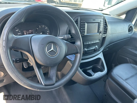 2017 Mercedes-Benz Metris Cargo z VIN WD3PG2EA1H3262363, wystawiony jako IAAI lot #42469860 z przebiegiem 56 341 mil mil oraz . Historia ofert i sprzedaży dostępna na DreamBid. Obrazek 7.