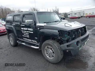 2008 Hummer H3 SUV Alpha with VIN 5GTEN63L388197946, listed as a IAAI auction lot 41695619 with 198,631 mi miles. Bid and sale history available at carsss.com. Image 1.