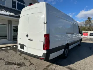 2020 Mercedes-Benz Sprinter with VIN W1Y4EDHY4LT031271, listed as a Copart auction lot 42905535 with 559,889 mi miles and Clean Title. Bid and sale history available at DreamBid. Image 4.
