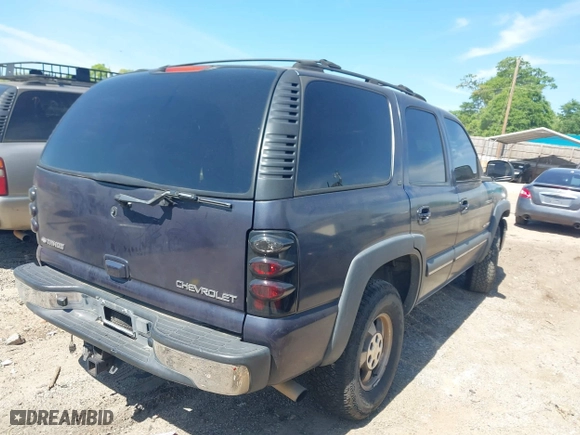 2002 Chevrolet Tahoe LT with VIN 1GNEC13ZX2R273935, listed as a IAAI auction lot 42036083 with 205,995 mi miles. Bid and sale history available at carsss.com. Image 4.