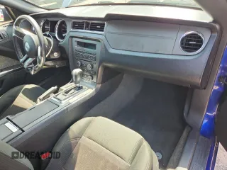 2014 Ford Mustang V6 z VIN 1ZVBP8AM2E5297686, wystawiony jako Copart lot #60561645 z przebiegiem 161 604 mil mil oraz Szkoda całkowita • Salvage title. Historia ofert i sprzedaży dostępna na DreamBid. Obrazek 8.