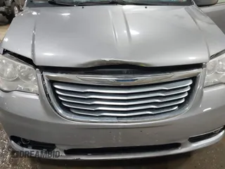 2013 Chrysler Town & Country Touring with VIN 2C4RC1BG0DR775313, listed as a IAAI auction lot 41738917 with 209,378 mi miles. Bid and sale history available at carsss.com. Image 6.