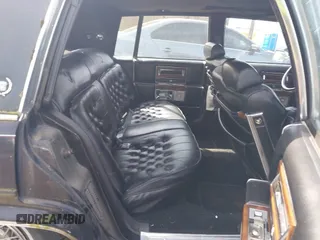 1987 Cadillac Brougham z VIN 1G6DW51Y0H9753376, wystawiony jako IAAI lot #42114437 z przebiegiem 69 484 mil mil oraz . Historia ofert i sprzedaży dostępna na DreamBid. Obrazek 8.