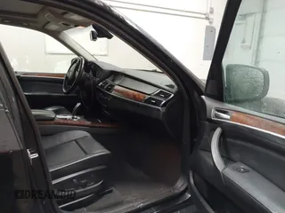 2012 BMW X5 35d z VIN 5UXZW0C58CL671740, wystawiony jako IAAI lot #41158203 z przebiegiem 97 451 mil mil oraz . Historia ofert i sprzedaży dostępna na DreamBid. Obrazek 5.