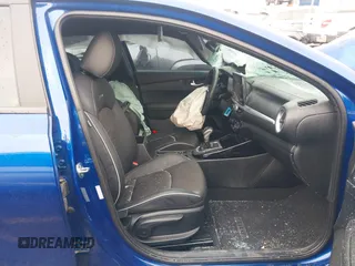 2024 Kia Forte GT-Line z VIN 3KPF54ADXRE758646, wystawiony jako IAAI lot #42105696 z przebiegiem Nie podano mil oraz . Historia ofert i sprzedaży dostępna na DreamBid. Obrazek 5.