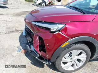 2024 Buick Encore GX Preferred с VIN KL4AMCSL7RB199805, выставлен на аукционе IAAI как лот 42562166 с пробегом 1 859 миль миль и . История ставок и продаж доступна на DreamBid. Изображение 6.