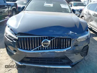 2023 Volvo XC60 Ultimate Bright Theme z VIN YV4L12DF2P1369254, wystawiony jako IAAI lot #41678883 z przebiegiem 24 881 mil mil oraz . Historia ofert i sprzedaży dostępna na DreamBid. Obrazek 6.
