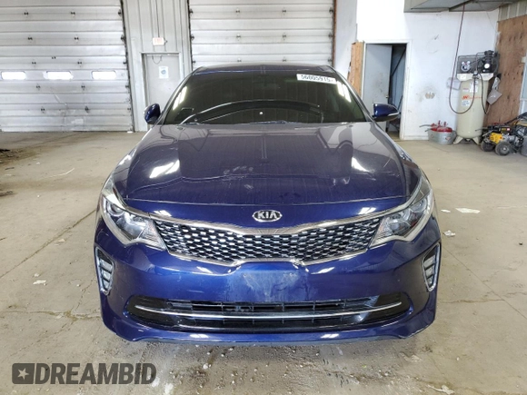 2018 Kia Optima LX z VIN 5XXGT4L33JG250352, wystawiony jako Copart lot #56005915 z przebiegiem 68 430 mil mil oraz Czysty tytuł • Clean title. Historia ofert i sprzedaży dostępna na DreamBid. Obrazek 5.