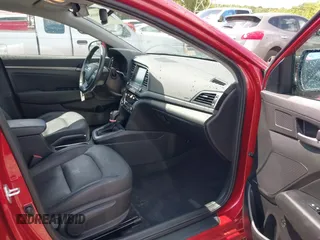 2017 Hyundai Elantra SE z VIN 5NPD84LF8HH070796, wystawiony jako IAAI lot #42366050 z przebiegiem 47 875 mil mil oraz . Historia ofert i sprzedaży dostępna na DreamBid. Obrazek 5.